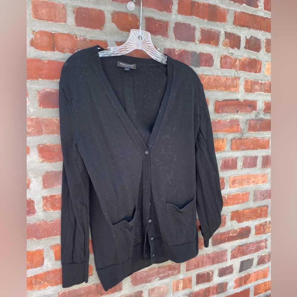 Banana Republic size M button down V sweater with pockets
